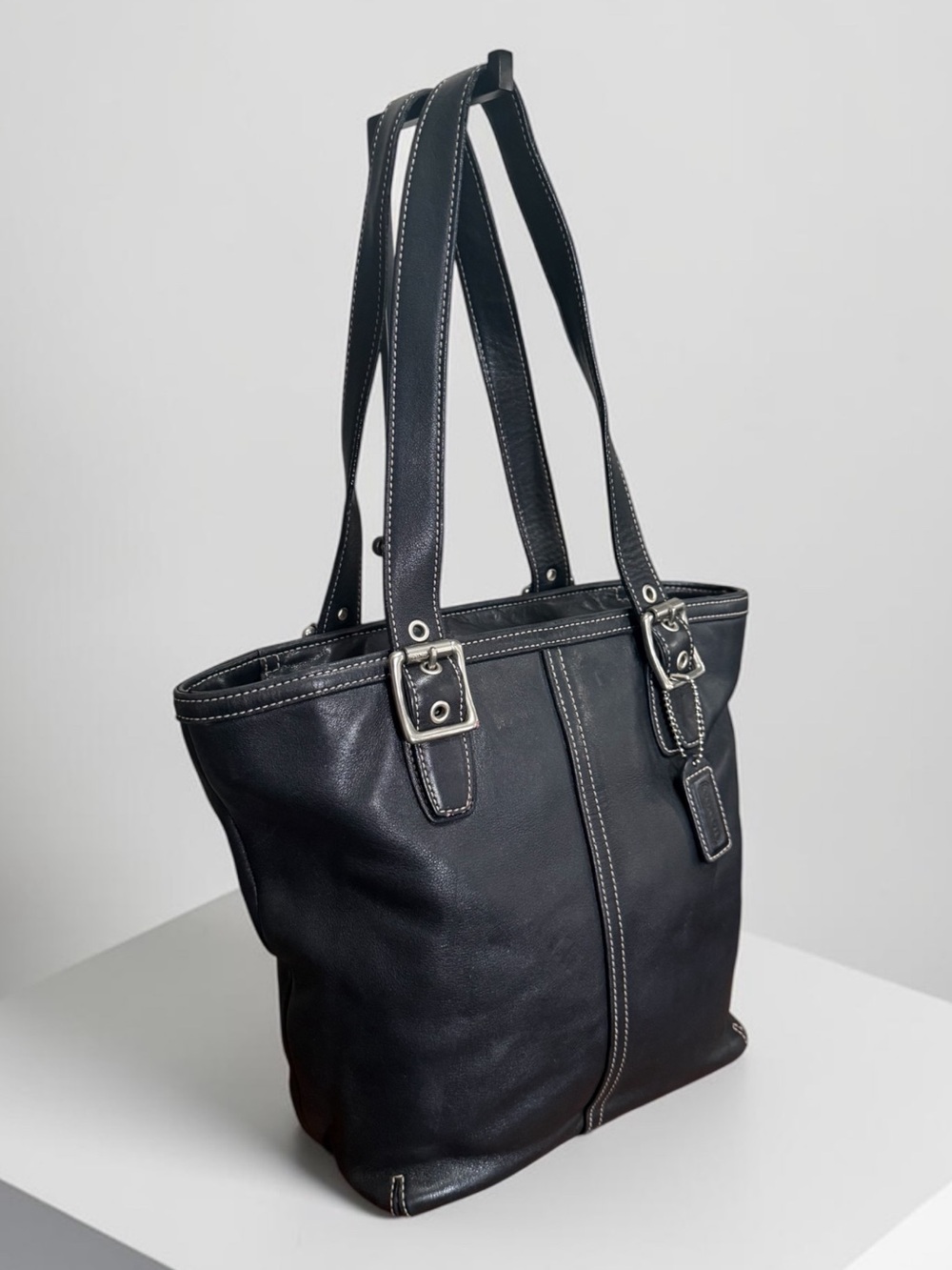 Authentic Coach Hampton Classic Black Leather Bag with Contrast Stitching! - Picture 3 of 12